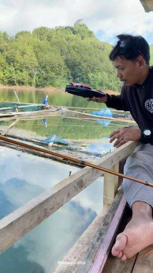 Tes kekuatan perahu mainan di keramba  #pets 