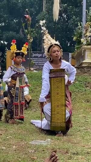 Untuk para Dewa dan Dewi di kahyangan