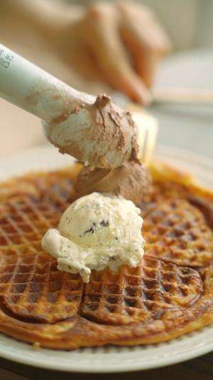 waffle bika ambon ci mehong