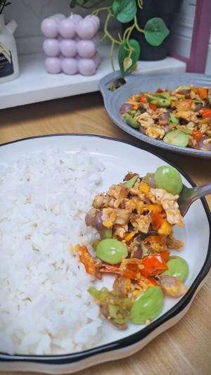 MENU MASAKAN RUMAHAN SIMPLE
“Orak Arik Telur Pete”
#Cooking #Menumasakanrumahan #Tips #Trik #Idejualan #ummuhusna