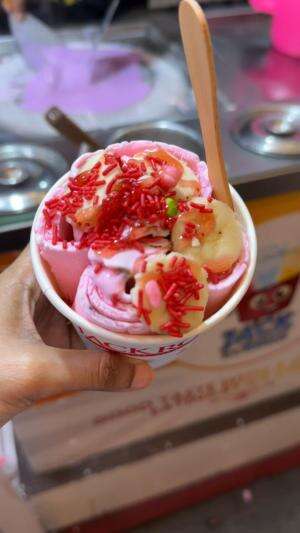 pesen ice cream gulung ungu janda malah dikasih pink darah muda