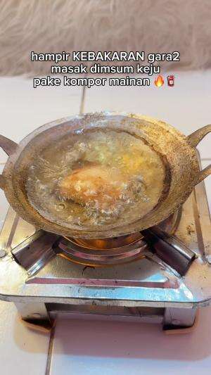 HAMPIR KEBAKARAN GARA2 MASAK DIMSUM KEJU PAKE KOMPOR MAINAN