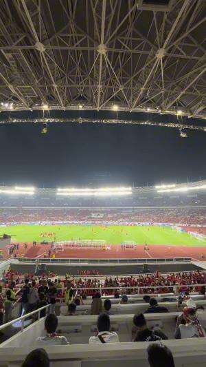 kalian harus cobain nonton timnas secara langsung!!! seru bangeeet apalagi kalo menang