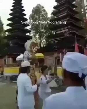 Barong landung di pura Balingkang kintamani