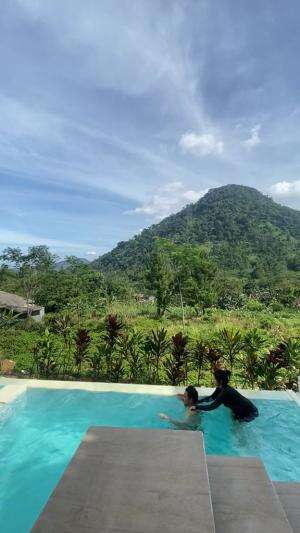 happy holiday with suami & baby dalem perut  #reviewtempatliburan 