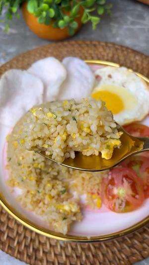 MENU MASAKAN RUMAHAN SIMPLE
“Nasi Goreng Mentega”
#Cooking #Menumasakanrumahan #Tips #Trik #Idejualan #ummuhusna