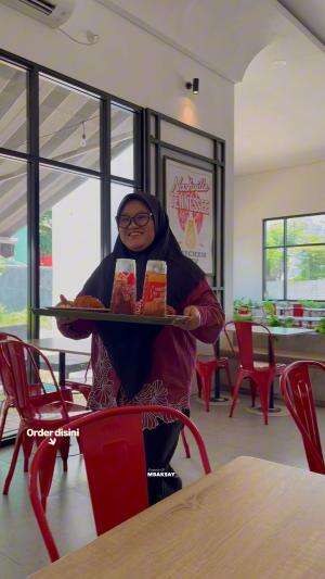 Sini lurr tak kasih rekomendasi bagi yang suka ayam ayam krispi hihihi #rekomendasi #makan  #hotwayschicken 
