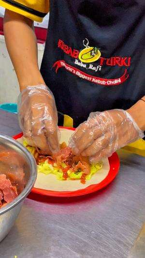 Tebak hayooo ini isian apa wkwkw #makan #reviewmakanan  #Makanan Enak  #Mantap !!!
Bangga jadi orang batak 😇😇  #jedamergawe  #fyp #RCTIPlus 