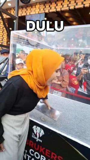 dulu angkat emas 7kg, sekarang angkat biji kopi pake sumpit