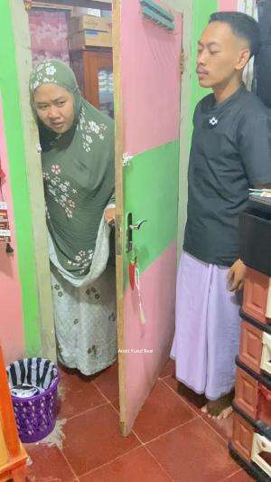 Pintu nya rusak 