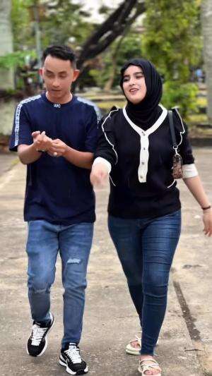 Demi uang istri rela di cium orang🤣 #komedi 