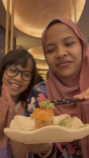 Makan sushi wajib pake wasabi dong !  #challenge #Makanan Enak 