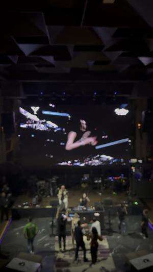 Having a good nite at lavva