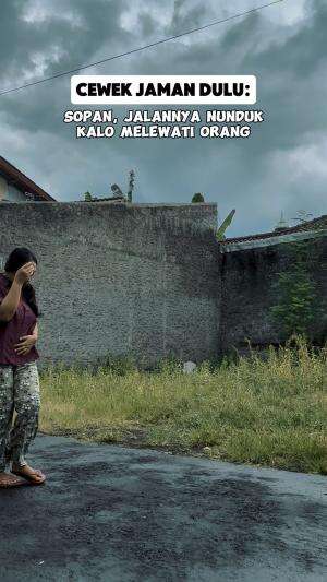 jaman dulu kalo lewat suka nyapa padahal ngga kenal