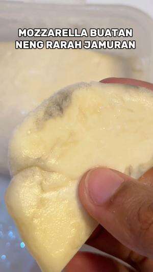 mozzarella buatan ku jamuran ?