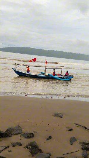 pejuang rupiah berangkat melaut pagi hari