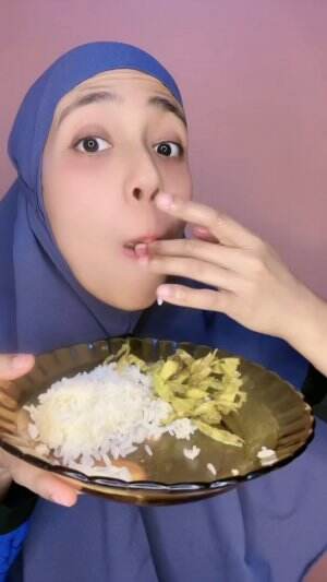 nasi rumput tetangga buat ayahku ternyata bukan ayahku 