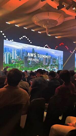 Banyak ilmu dan keseruan yang didapat diacara AWS SUMMIT JAKARTA. Terutama tentang pameran teknologi AI dan Cloud masa depan. 

#awssummitja