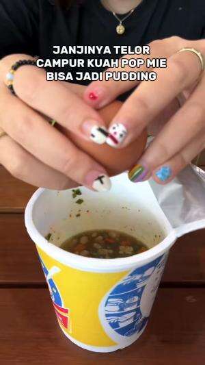 janjinya bisa bikin pudding dari kuah pop mie, ternyata….