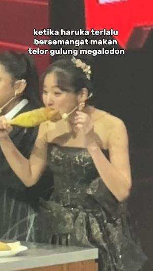 HARUKA TERLALU SEMAGAT MAKAN TELOR GULUNG MEGALODON 