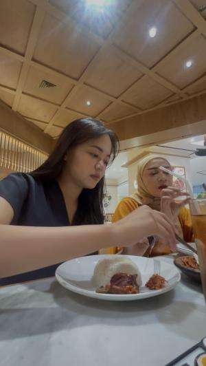 akhirnya weekend keluar rumah walaupun cuma makan