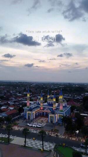 Keindahan panorama Masjid Agung Tuban saat senja cakep bangetttttt #drone #dji #bojonegoro #tuban #jedamergawe #fyp #capcut #RCTIPlus  #HOTr