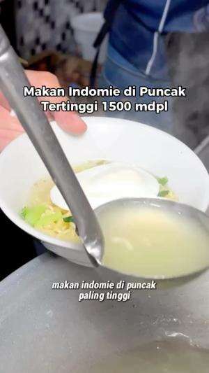 Makan indomie di puncak paling tinggi