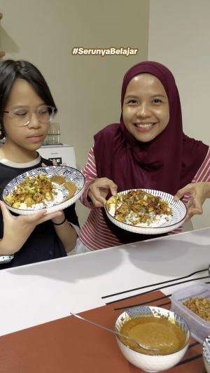 Makanan daerah tuh bukan cuma soal rasa tapi juga identitas seuatu daerah 😍  #asalkotacirebon 