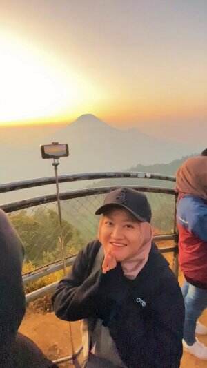 Nyunset di sikunirr emang cakepp banget hehehhe #sunset #Dieng  #sikunir #jedamergawe  #fyp  #RCTIPlus  #HOTrctiplus  #RCTIoke  #rctiofficia
