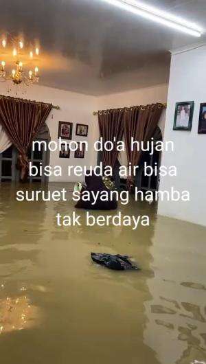 Banjir medan dalam rumah udah sedada guys