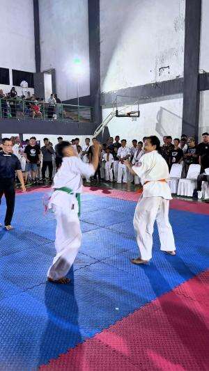 sebenarnya gua males posting beginian, 
iya emang yang gua lawan umur terbilang jauh dari umur gua,

tapi mereka bukan BOCIL tapi mereka ana