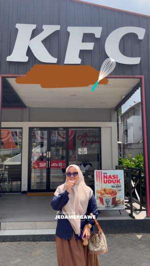 Makan makan yukk sini bareng aku hehehe #rekomendasi #makan #enak #kfc  #jedamergawe  #fyp  #RCTIPlus  #HOTrctiplus  #RCTIoke  #rctiofficial