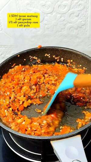 MENU MASAKAN RUMAHAN SIMPLE
“Sambal Bawang”
#Cooking #inspiration #Menumasakanrumahan #Tips #Trik #Idejualan #ummuhusna