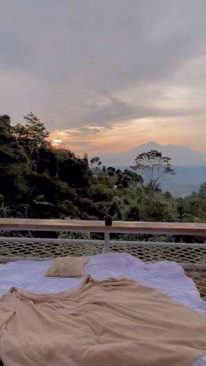 indah banget pemandangan di villa puncak bogor ini