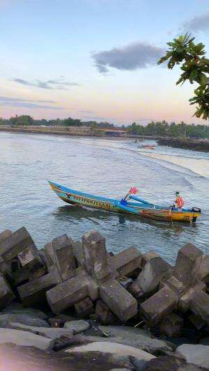 alhamdulillah ombak pagi ini sedikit tenang ??