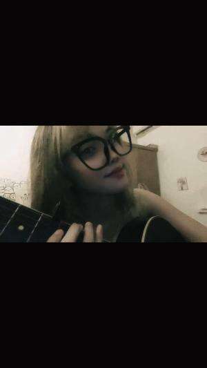 IDOL_XIV DIAN FEBRINA 21 TAHUN JAKARTA LA LA LOST U - NIKI