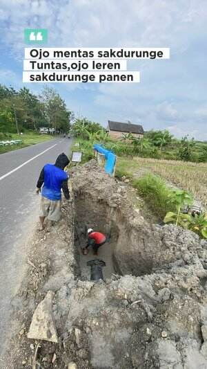 Ojo mentas sak durung e tuntas .,, ojo leren sak durung ee panen .,, masyukk pak dee #kuli #kulibangunan #kuliproyek #kuliproyek👷🏼 #kerja #k
