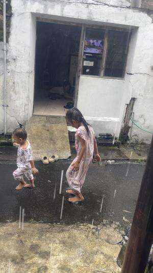 Sederhana namun sangat memorable  #NooraKhadijahAlKhered  #masyaallahtabarakallah  #contentcreator  #RCTIPlus  #mandihujan 