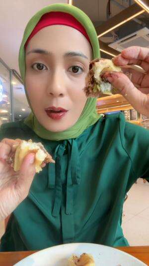 donut mochi yang salah, tapi gak salah