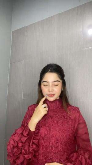 DYAN SAFITRI 26 TAHUN Kalimantan barat . hoby menyanyi. pekerjaan penyanyi motivasi mencapai cita2 menjadi penyanyi yang terkenal. 