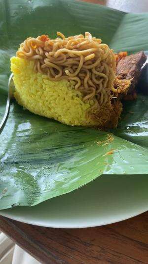 Breakfast and View Banda 