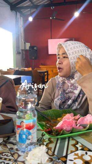 Arisan emang paling seru bagian makan-makan sih 🥳  #arisan #familytime 