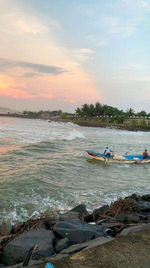 perahu kecil unik #nelayan #skills #fyp