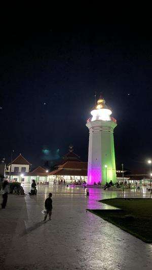 real suasana malam hari di Masjid Agung BanTen tempat ziarah kawasan Banten Lama 
#wisatareligi #bantenlama #masjidagungbanten #sejarah #isl