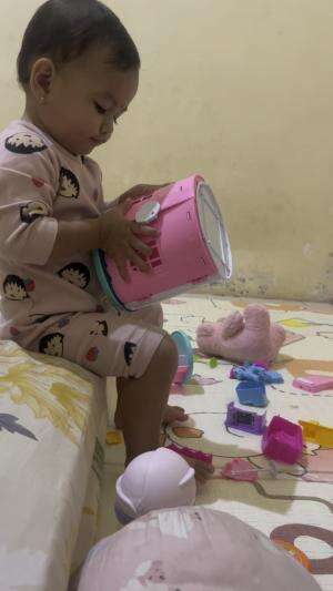 Jam 3 pagi masih sibuk sama mainannya 😫