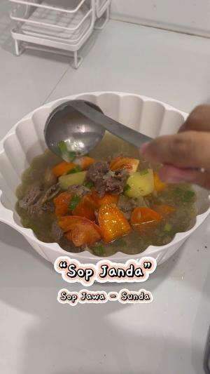 Makanan ini selalu menjadi comfort food saya. Karena rasa kuahnya sangat gurih dan wangi ☺️