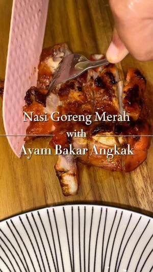 Hai semuanyaaa aku rizka, gen z dari bekasi. Aku buat Nasi goreng merah dengan ayam bakar angkak🤩😋#audisimci