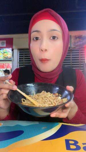 tidur di atas ramen yang udah ku makan