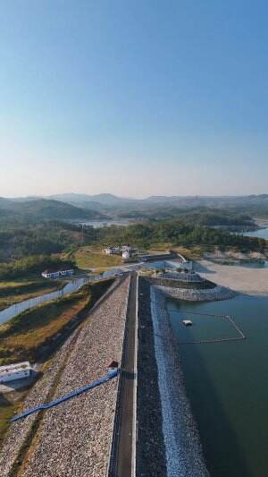 Info lokasi jogging lurr hehehe ... di sini dong Bendungan Gongseng Bojonegoro #drone #dji #djimini4pro #bendungan #gongseng #bojonegoro #je