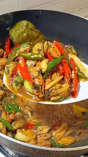 MENU MASAKAN RUMAHAN SIMPLE
“Kerang Oseng Bumbu Iris”
#Cooking #inspiration #Menumasakanrumahan #Tips #Trik #Idejualan #ummuhusna